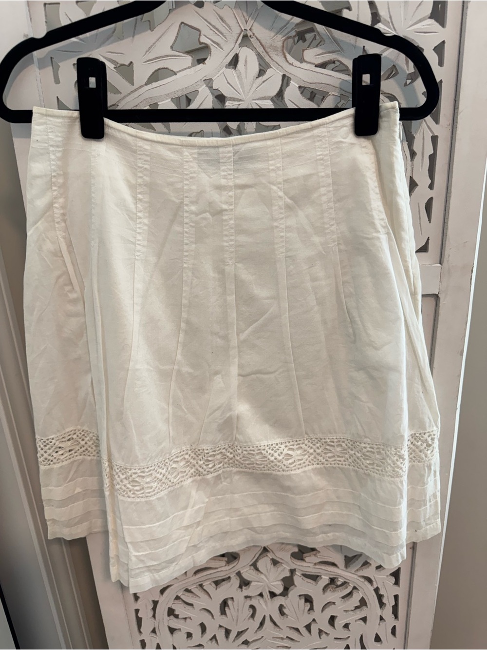 BCBGMaxAzria White A-Line Cotton Skirt with Lace Trim